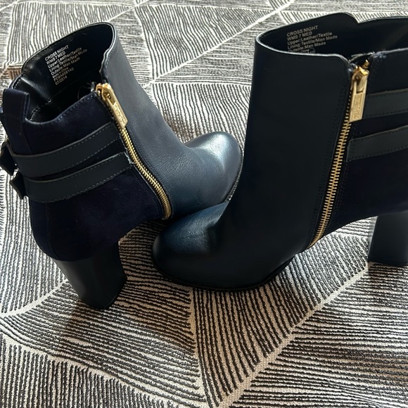 Kenneth Cole Reaction Black Ankle Boots Sleek Design cross night WMS 7 darkblue - Picture 1 of 11